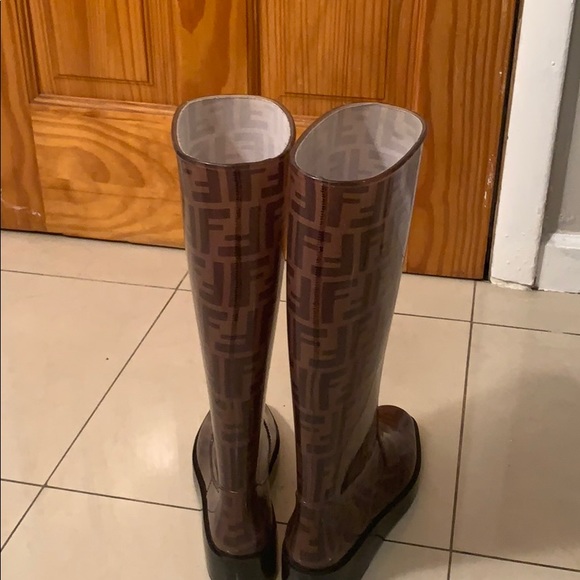 Fendi rain boots - Picture 4 of 7